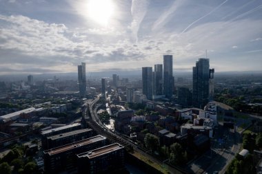 Manchester Şehir Merkezi Drone Havacılık Görünümü Binanın Üstü İnşaat Skyline İnşaat Mavi Gökyüzü Beetham Kulesi Apartman Ajansı 2022
