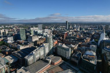 Manchester Şehir Merkezi Drone Havacılık Görünümü Binanın Üstü İnşaat Skyline İnşaat Mavi Gökyüzü 2022 Beetham Kulesi Deansgate Meydanı