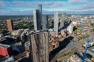 Manchester Şehir Merkezi Drone Havacılık Görünümü Binanın Üstü İnşaat Skyline İnşaat Mavi Gökyüzü 2022 Beetham Kulesi Deansgate Meydanı
