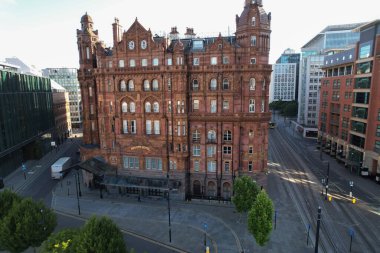 Manchester Şehir Merkezi Drone Havacılık Görünümü Binanın Üstü İnşaat Skyline İnşaat Mavi Gökyüzü 2022 Midland Otel