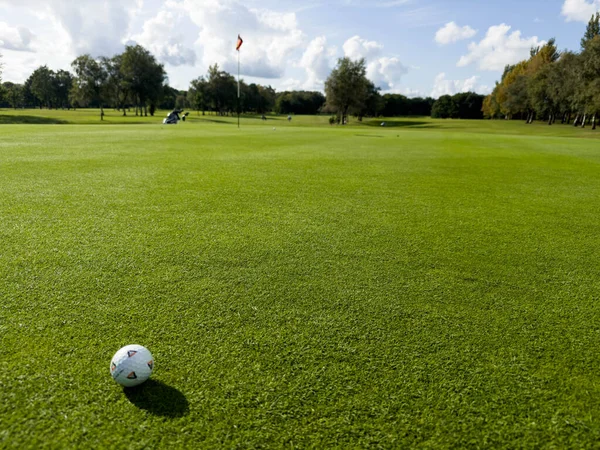 Vlag Het Gat Bij Golfclub Blauwe Hemel Zomers Dag Met — Stockfoto