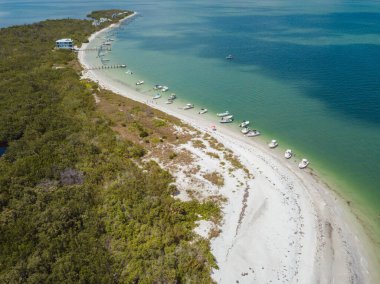 Cayo Costa Adası Plajı, Florida Pine Island 'a yakın, Bokeelia Sanibel, beyaz kumlu hava aracı manzaralı.
