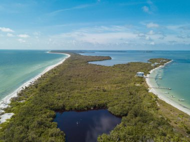 Cayo Costa Adası Plajı, Florida Pine Island 'a yakın, Bokeelia Sanibel, beyaz kumlu hava aracı manzaralı.