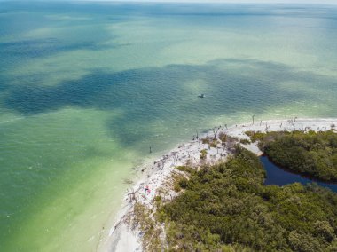 Cayo Costa Adası Plajı, Florida Pine Island 'a yakın, Bokeelia Sanibel, beyaz kumlu hava aracı manzaralı.