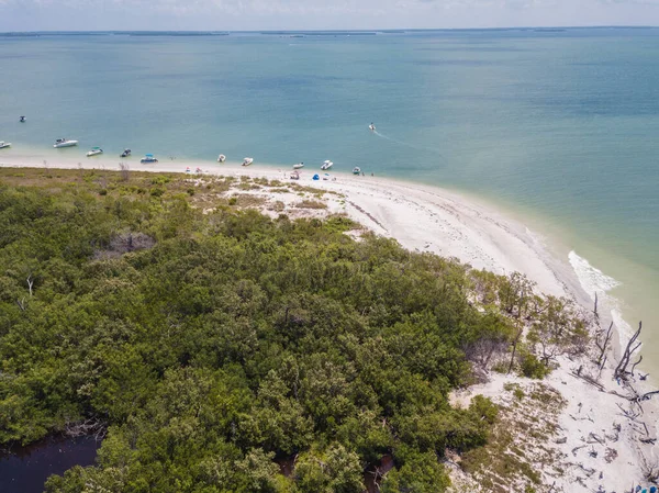 Cayo Costa Adası Plajı, Florida Pine Island 'a yakın, Bokeelia Sanibel, beyaz kumlu hava aracı manzaralı.