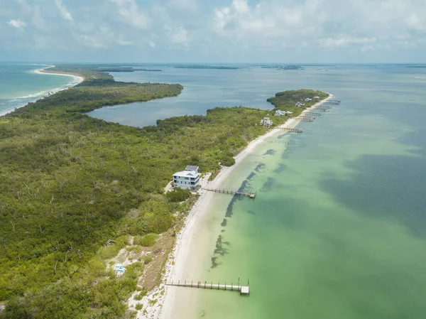 Cayo Costa Adası Plajı, Florida Pine Island 'a yakın, Bokeelia Sanibel, beyaz kumlu hava aracı manzaralı.