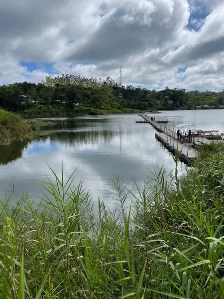 Sebuah Danau Terletak Tengah Tengah Perkebunan Teh Jawa Barat Indonesia — Stok Foto