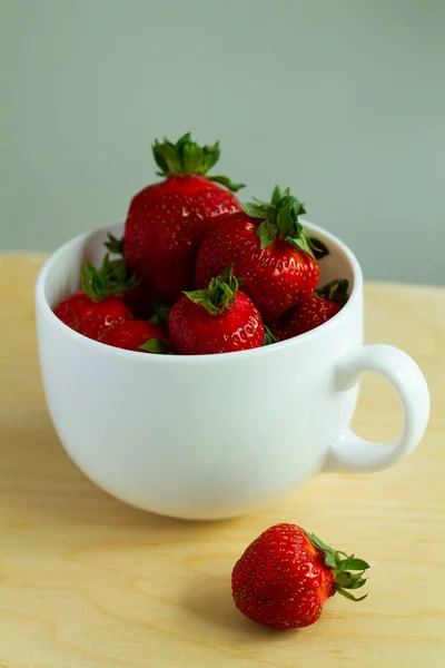 White Huge Cup Full Fresh Juicy Strawberries Toned Grey Beige — Stockfoto