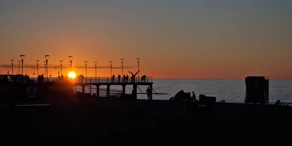 Silhouettenbild Der Seebrücke Vor Dem Hintergrund Der Untergehenden Sonne Meeresufer — Stockfoto