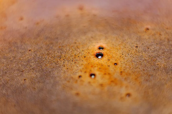 Kremalı kahve, espresso. Köpüklü köpük. Yumuşak odak arkaplanı. Sabahları canlandırıcı bir içki.