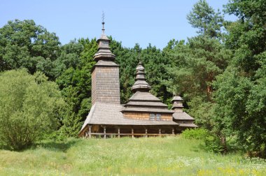Kyiv, Ukrayna. 16 Haziran. 2013 mü? Pirogovo Tarihi Parkı. Tahta Ukrayna köylerinin yeniden inşası, eski kilise.