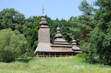 Kyiv, Ukrayna. 16 Haziran. 2013 mü? Pirogovo Tarihi Parkı. Tahta Ukrayna köylerinin yeniden inşası, eski kilise..