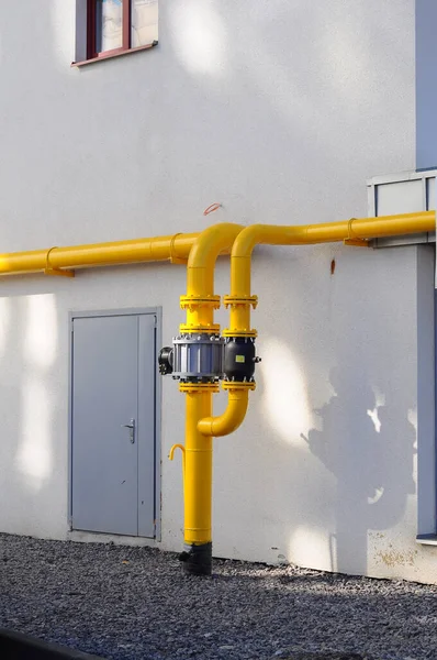 Yellow Gas Pipe Wall Apartment Building Connecting House Gas Pipeline — Stock Photo, Image