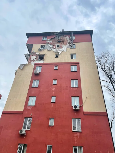 우크라이나 2022 손상된 과깨진 창으로 아파트 건물의 — 스톡 사진