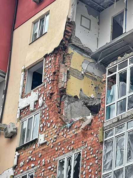 Ірпін Україна Травня 2022 Фрагмент Фасаду Житлового Будинку Стінами Зруйнованими — стокове фото