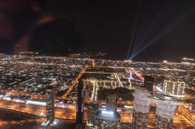 Dubai, Birleşik Arap Emirlikleri 14 Aralık 2021 Dubai alışveriş merkezinin girişi Metro tünelinden, BAE 'deki en büyük alışveriş merkezi.