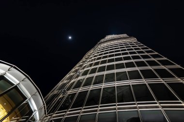 Dubai, Birleşik Arap Emirlikleri 14 Aralık 2021 Dubai alışveriş merkezinin girişi Metro tünelinden, BAE 'deki en büyük alışveriş merkezi.