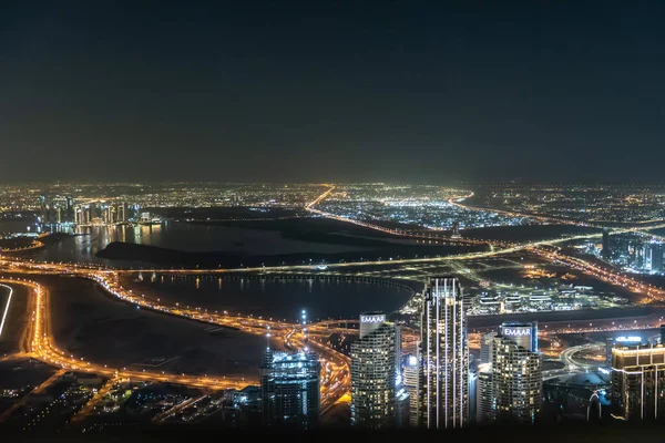 ドバイ アラブ首長国連邦2021年12月14日夜のブルジュ ハリファ山頂からドバイ市内を一望 — ストック写真