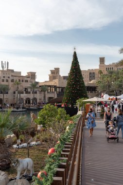 Dubai, Birleşik Arap Emirlikleri 18 Aralık 2021 Souk Madinat Jumeirah, Noel ve yeni yıl için Çocuklar ve Yetişkinler için etkinlik.