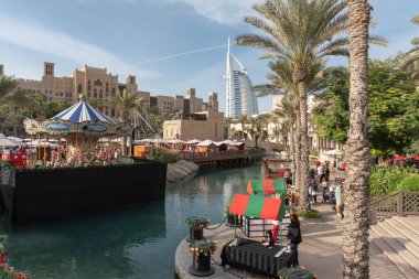 Dubai, Birleşik Arap Emirlikleri 18 Aralık 2021 Souk Madinat Jumeirah, Noel ve yeni yıl için Çocuklar ve Yetişkinler için etkinlik.