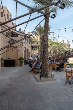 Dubai, Birleşik Arap Emirlikleri 18 Aralık 2021 Souk Madinat Jumeirah, Noel ve yeni yıl için Çocuklar ve Yetişkinler için etkinlik.