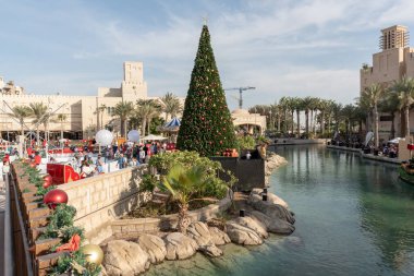 Dubai, Birleşik Arap Emirlikleri 18 Aralık 2021 Souk Madinat Jumeirah, Noel ve yeni yıl için Çocuklar ve Yetişkinler için etkinlik.