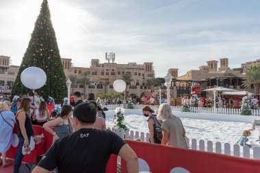 Dubai, Birleşik Arap Emirlikleri 18 Aralık 2021 Souk Madinat Jumeirah, Noel ve yeni yıl için Çocuklar ve Yetişkinler için etkinlik.
