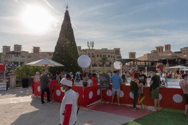 Dubai, Birleşik Arap Emirlikleri 18 Aralık 2021 Souk Madinat Jumeirah, Noel ve yeni yıl için Çocuklar ve Yetişkinler için etkinlik.
