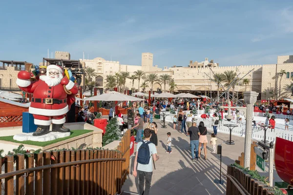 Dubai, Birleşik Arap Emirlikleri 18 Aralık 2021 Souk Madinat Jumeirah, Noel ve yeni yıl için Çocuklar ve Yetişkinler için etkinlik.
