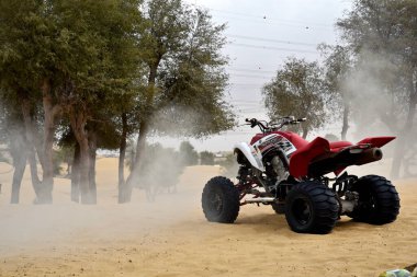 Dubai Birleşik Arap Emirlikleri 13 Şubat 2022 Dubai Çölü 'nde Yamaha Raptor 700R