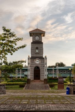 Labuan, Malezya-06 Haziran 2021: Malezya 'nın Labuan adasının merkezindeki caddenin görüntüsü, Malezya Federal Bölgesi' nin başkentidir..