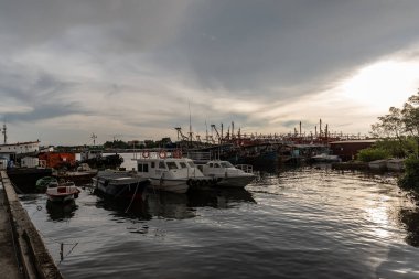 Labuan, Malezya-06 Haziran 2021: Malezya 'nın Labuan adasının sahil manzarası, Malezya Federal Bölgesi' nin başkentidir..