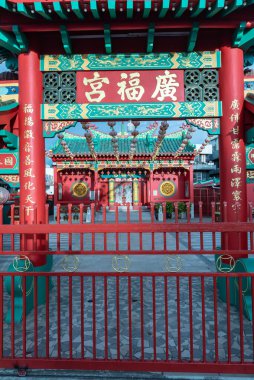 Labuan, Malezya-06 Haziran 2021: Malezya 'nın Labuan adasının merkezindeki caddenin görüntüsü, Malezya Federal Bölgesi' nin başkentidir..