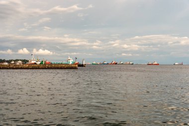 Labuan, Malezya-06 Haziran 2021: Malezya 'nın Labuan adasının merkezindeki caddenin görüntüsü, Malezya Federal Bölgesi' nin başkentidir..