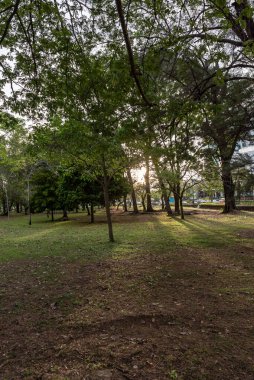Labuan, Malezya-06 Haziran 2021: Malezya 'nın Labuan adasının merkezindeki caddenin görüntüsü, Malezya Federal Bölgesi' nin başkentidir..