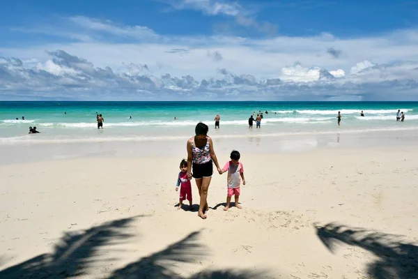 Boracay Island Philippines July 2022 Happy Family Mother Kids Playing — ストック写真