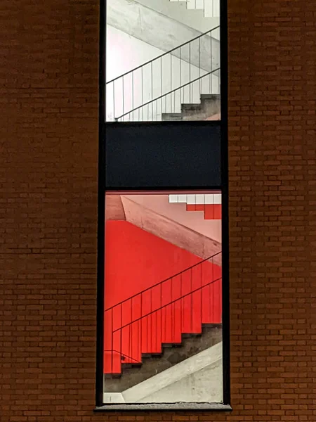 Escadas Vermelhas Janela Noite — Fotografia de Stock