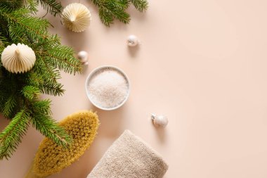 Noel tatilinden önce rahatla ve iyileş. Kozmetik deniz tuzu, sağlık nesneleri.