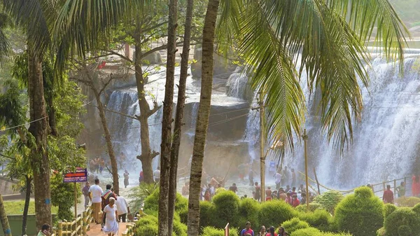 Nagercoil Tamilnadu Indien Dezember 2021 Touristen Genießen Die Thirparappu Wasserfälle — Stockfoto