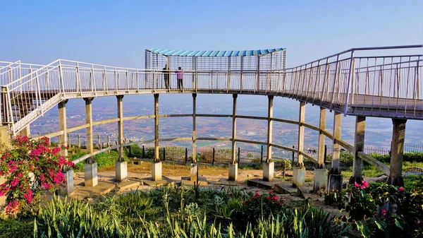 Toerist Genieten Van Een Prachtig Uitzicht Vanaf Top Van Nandi — Stockfoto