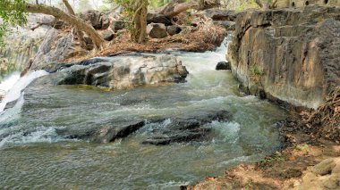 Hogenakkal 'ın güzel manzaraları, Tamilnadu, Hindistan. Bangalore City 'den 120 kilometre uzakta bir turistik yer. En iyi bir günlük piknik yeri.