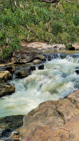 Hogenakkal 'ın güzel manzaraları, Tamilnadu, Hindistan. Bangalore City 'den 120 kilometre uzakta bir turistik yer. En iyi bir günlük piknik yeri.