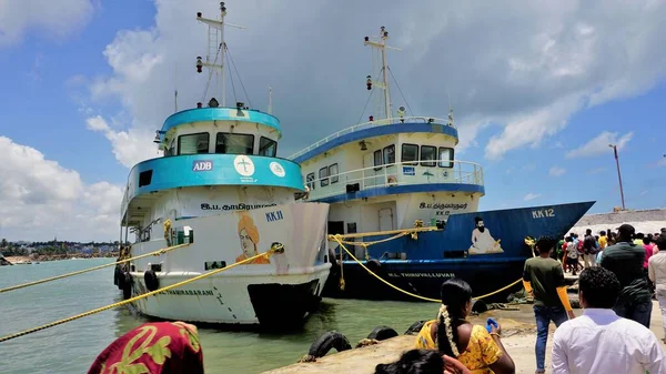 Kanyakumari Tamilnadu India April 2022 Tourists Waiting Board Boat Visit — стоковое фото