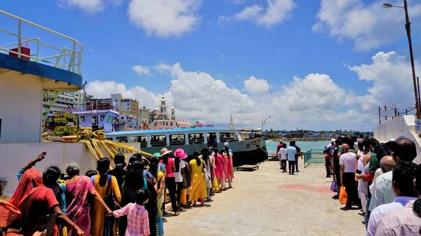 Kanyakumari Tamilnadu India Abril 2022 Turistas Esperando Subir Barco Para — Foto de Stock