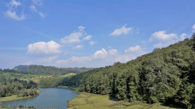 Pykara Şelaleleri, Ooty, Tamilnadu 'nun güzel manzaraları. Güney Hindistan 'daki en iyi balayı yeri.