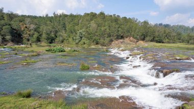 Pykara Şelaleleri, Ooty, Tamilnadu 'nun güzel manzaraları. Güney Hindistan 'daki en iyi balayı yeri.