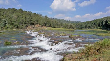 Pykara Şelaleleri, Ooty, Tamilnadu 'nun güzel manzaraları. Güney Hindistan 'daki en iyi balayı yeri.