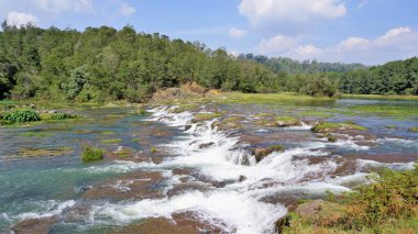 Pykara Şelaleleri, Ooty, Tamilnadu 'nun güzel manzaraları. Güney Hindistan 'daki en iyi balayı yeri.