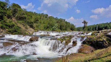 Pykara Şelaleleri, Ooty, Tamilnadu 'nun güzel manzaraları. Güney Hindistan 'daki en iyi balayı yeri.