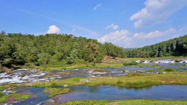 Pykara Şelaleleri, Ooty, Tamilnadu 'nun güzel manzaraları. Güney Hindistan 'daki en iyi balayı yeri.